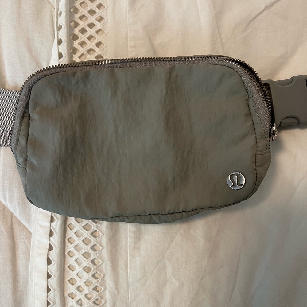 Lululemon Everywhere Belt Bag